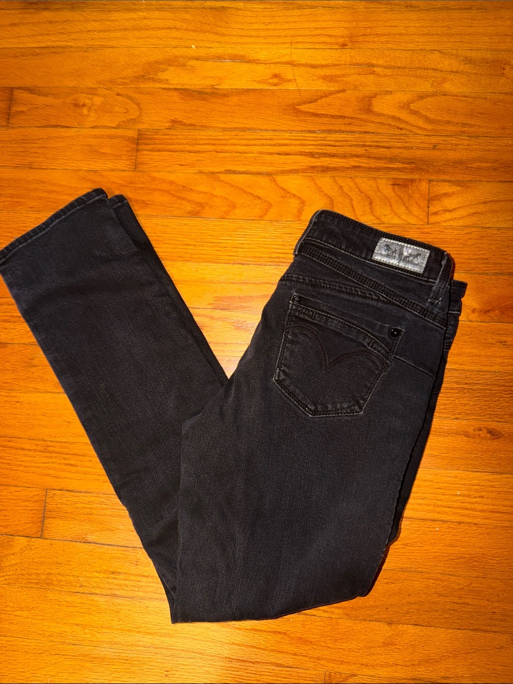 Black Women’s Levi Strauss Skinny Jeans - Classic Fit Flatters & Flaunts 6/32
